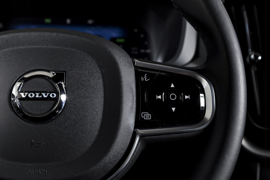 Volvo XC60 2.0 T8 Plug-in hybrid AWD Plus Dark Automaat | S/K-Panodak | Dig. Cockpit | Adapt. Cruise | Winterpakket | PDC | 360 Camera | NAV + App.Connect | ECC | Harman/Kardon | Elek. KLep | LM 19" | 9613