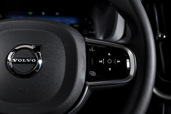 Volvo XC60 2.0 T8 Plug-in hybrid AWD Plus Dark Automaat | S/K-Panodak | Dig. Cockpit | Adapt. Cruise | Winterpakket | PDC | 360 Camera | NAV + App.Connect | ECC | Harman/Kardon | Elek. KLep | LM 19" | 9613