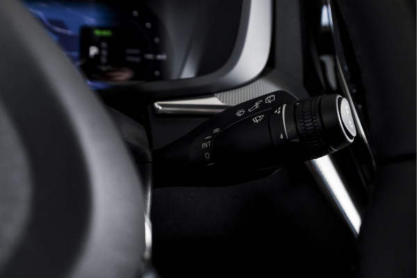 Volvo XC60 2.0 T8 Plug-in hybrid AWD Plus Dark Automaat | S/K-Panodak | Dig. Cockpit | Adapt. Cruise | Winterpakket | PDC | 360 Camera | NAV + App.Connect | ECC | Harman/Kardon | Elek. KLep | LM 19" | 9613