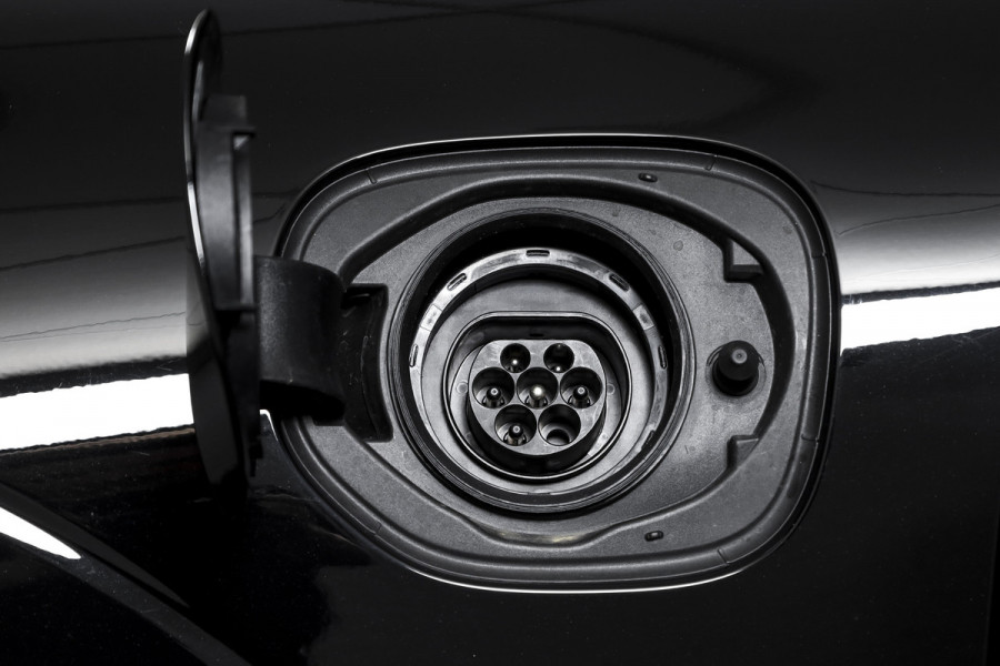 Volvo XC60 2.0 T8 Plug-in hybrid AWD Plus Dark Automaat | S/K-Panodak | Dig. Cockpit | Adapt. Cruise | Winterpakket | PDC | 360 Camera | NAV + App.Connect | ECC | Harman/Kardon | Elek. KLep | LM 19" | 9613