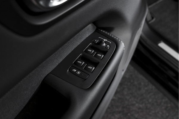 Volvo XC60 2.0 T8 Plug-in hybrid AWD Plus Dark Automaat | S/K-Panodak | Dig. Cockpit | Adapt. Cruise | Winterpakket | PDC | 360 Camera | NAV + App.Connect | ECC | Harman/Kardon | Elek. KLep | LM 19" | 9613