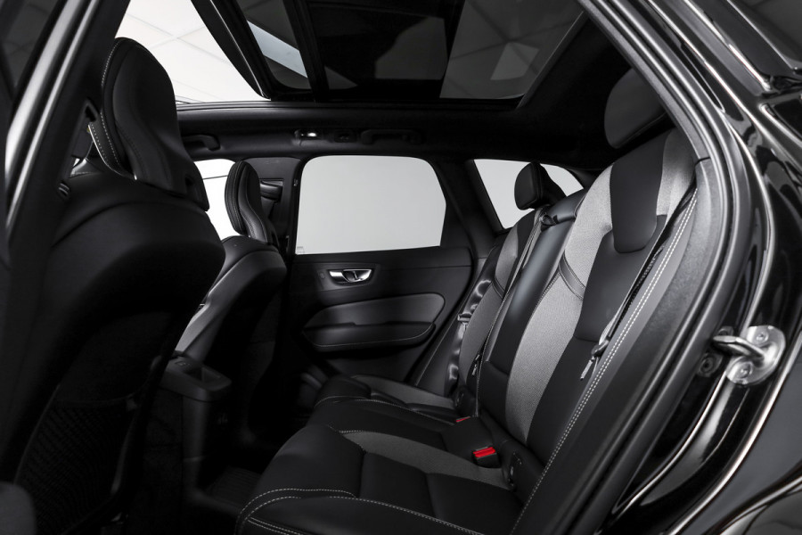 Volvo XC60 2.0 T8 Plug-in hybrid AWD Plus Dark Automaat | S/K-Panodak | Dig. Cockpit | Adapt. Cruise | Winterpakket | PDC | 360 Camera | NAV + App.Connect | ECC | Harman/Kardon | Elek. KLep | LM 19" | 9613