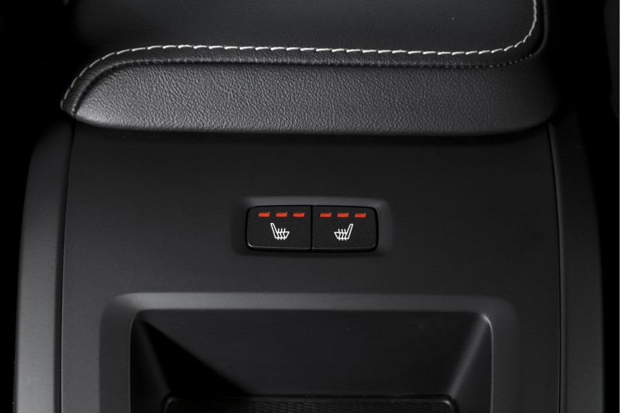 Volvo XC60 2.0 T8 Plug-in hybrid AWD Plus Dark Automaat | S/K-Panodak | Dig. Cockpit | Adapt. Cruise | Winterpakket | PDC | 360 Camera | NAV + App.Connect | ECC | Harman/Kardon | Elek. KLep | LM 19" | 9613