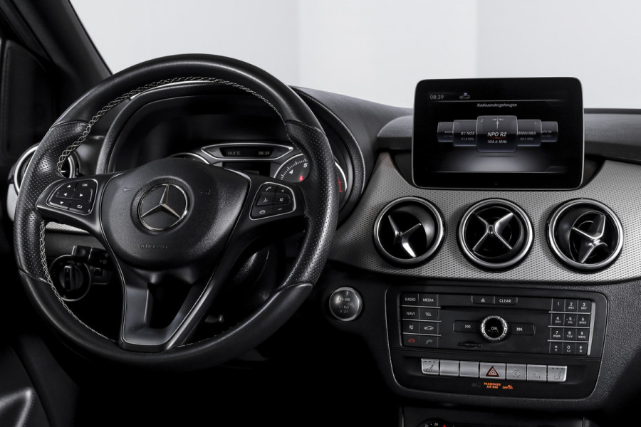 Mercedes-Benz B-Klasse 180 122 PK Ambition | Cruise | Stoelverwarming | PDC | NAV | Airco | LM 17" |