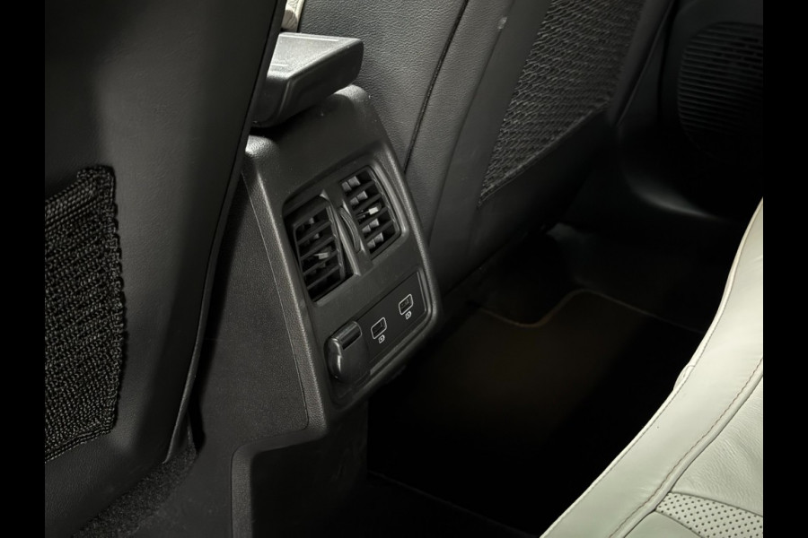 Renault Captur 1.3Tce 113kw 155pk Initiale Leer Panorama Trekhaak alle opties