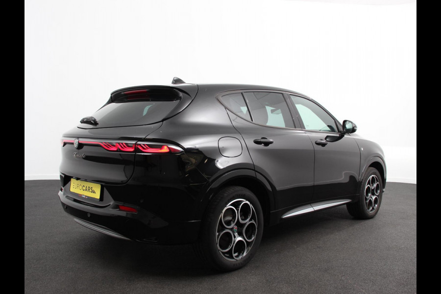 Alfa Romeo Tonale 1.3T PHEV Ti Automaat 280 PK Climate control Adaptieve cruise control Parkeersensoren achter Camera Sfeerverlichting Navigatie Apple Carplay/ Android Auto