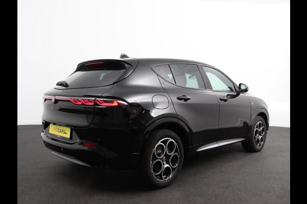 Alfa Romeo Tonale 1.3T PHEV Ti Automaat 280 PK Climate control Adaptieve cruise control Parkeersensoren achter Camera Sfeerverlichting Navigatie Apple Carplay/ Android Auto