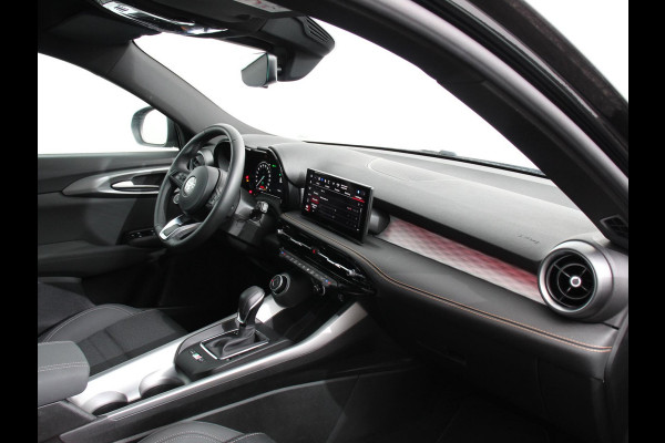 Alfa Romeo Tonale 1.3T PHEV Ti Automaat 280 PK Climate control Adaptieve cruise control Parkeersensoren achter Camera Sfeerverlichting Navigatie Apple Carplay/ Android Auto