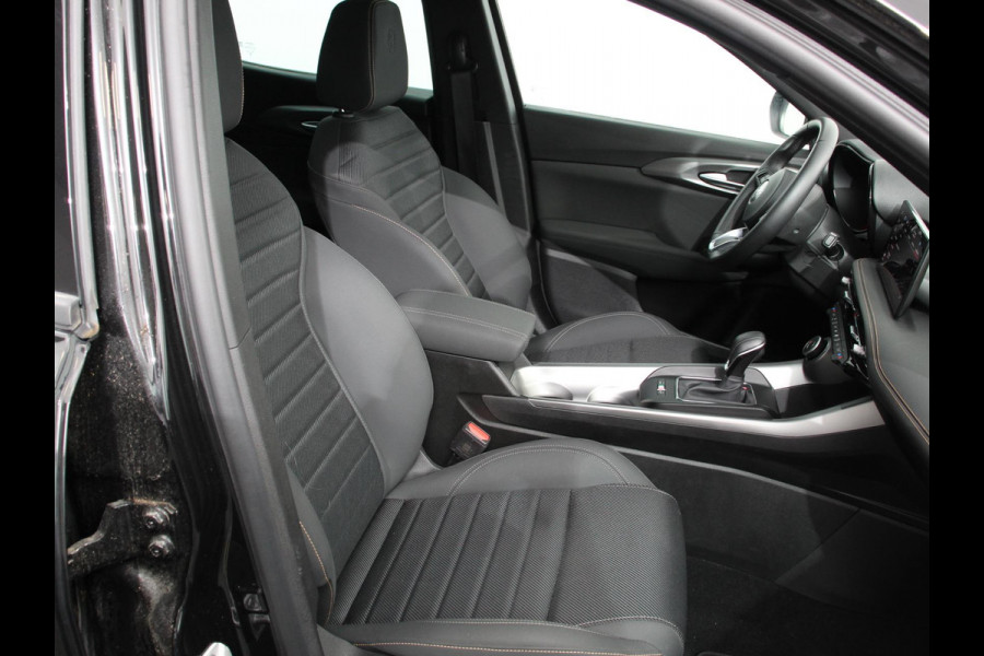 Alfa Romeo Tonale 1.3T PHEV Ti Automaat 280 PK Climate control Adaptieve cruise control Parkeersensoren achter Camera Sfeerverlichting Navigatie Apple Carplay/ Android Auto