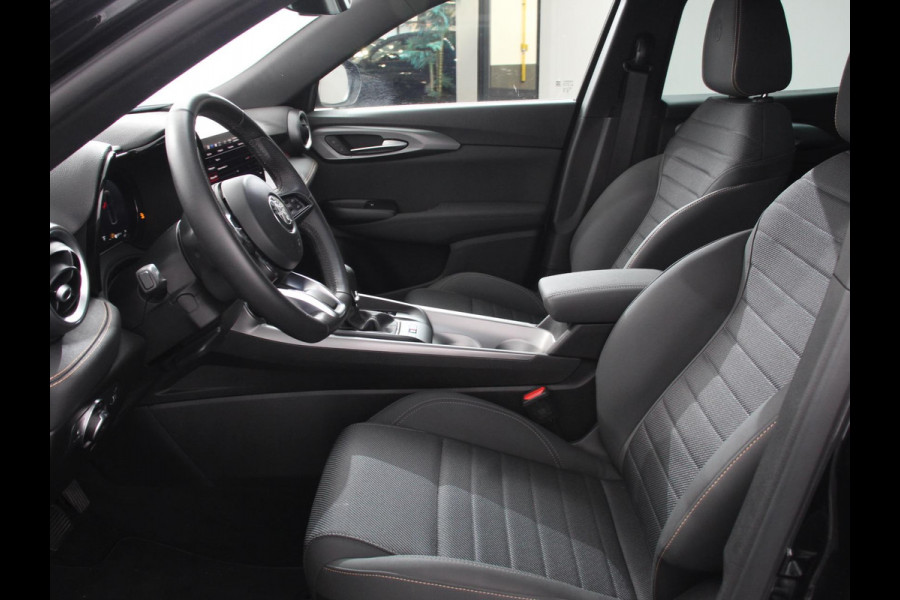 Alfa Romeo Tonale 1.3T PHEV Ti Automaat 280 PK Climate control Adaptieve cruise control Parkeersensoren achter Camera Sfeerverlichting Navigatie Apple Carplay/ Android Auto