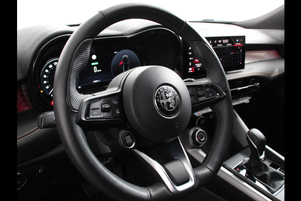 Alfa Romeo Tonale 1.3T PHEV Ti Automaat 280 PK Climate control Adaptieve cruise control Parkeersensoren achter Camera Sfeerverlichting Navigatie Apple Carplay/ Android Auto