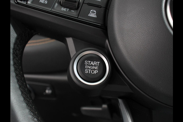 Alfa Romeo Tonale 1.3T PHEV Ti Automaat 280 PK Climate control Adaptieve cruise control Parkeersensoren achter Camera Sfeerverlichting Navigatie Apple Carplay/ Android Auto