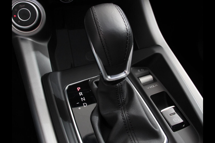 Alfa Romeo Tonale 1.3T PHEV Ti Automaat 280 PK Climate control Adaptieve cruise control Parkeersensoren achter Camera Sfeerverlichting Navigatie Apple Carplay/ Android Auto