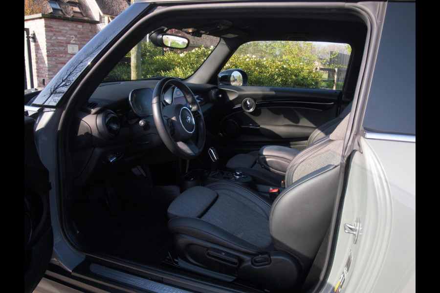 MINI Mini Electric Classic 33 kWh | Apple Carplay | Cruise Control | Parkeersensoren | NL-Auto |