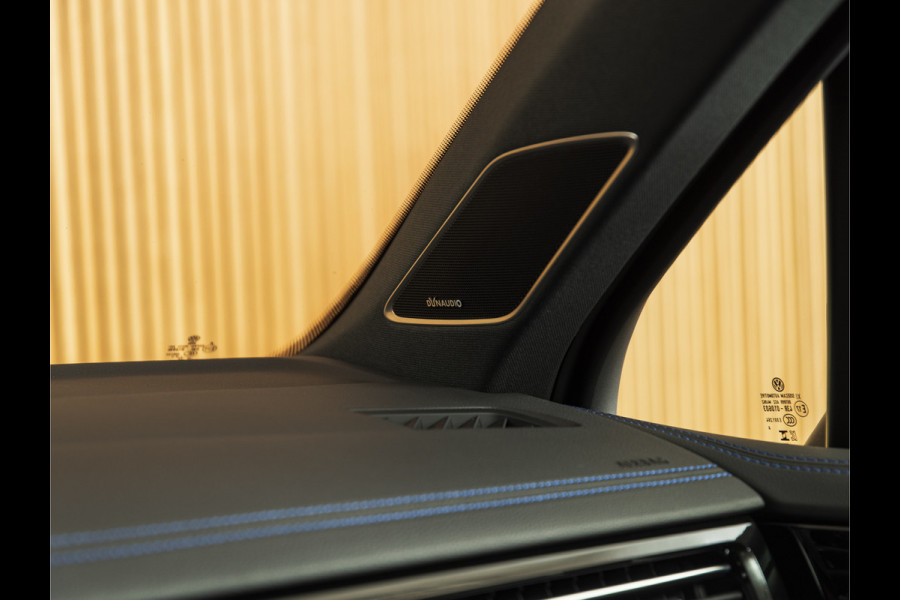 Volkswagen Touareg 3.0 TSi eHybrid 4MOTION R LUCHTVERING | PANO | MASSAGE | DYNAUDIO | 22"