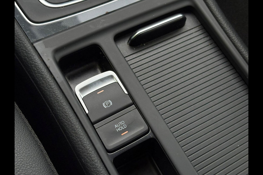 Volkswagen e-Golf | Leder, Navi, Apple Carplay, ACC, Stoelverw., PDC | NAP |