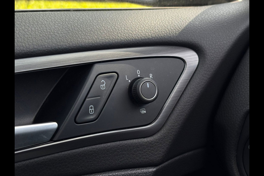 Volkswagen e-Golf | Leder, Navi, Apple Carplay, ACC, Stoelverw., PDC | NAP |