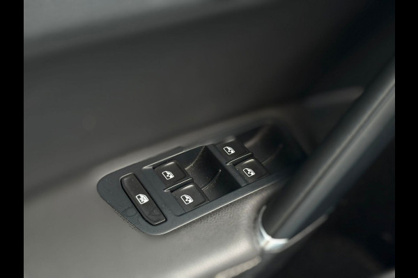 Volkswagen e-Golf | Leder, Navi, Apple Carplay, ACC, Stoelverw., PDC | NAP |