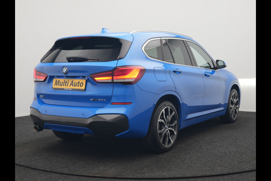 BMW X1 xDrive25e M Sport PHEV 221pk Dealer O.H. | Camera | Sportstoelen & Stuur Verwarmd | Sfeerverlichting | Cruise Control | Navigatie | DAB | 19"L.M | Plug In Hybrid |