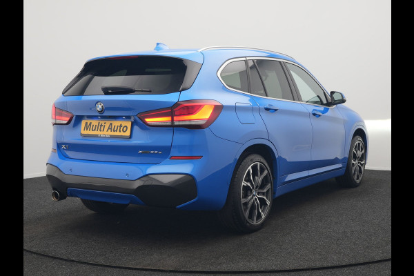 BMW X1 xDrive25e M Sport PHEV 221pk Dealer O.H. | Camera | Sportstoelen & Stuur Verwarmd | Sfeerverlichting | Cruise Control | Navigatie | DAB | 19"L.M | Plug In Hybrid |
