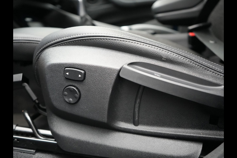 BMW X1 xDrive25e M Sport PHEV 221pk Dealer O.H. | Camera | Sportstoelen & Stuur Verwarmd | Sfeerverlichting | Cruise Control | Navigatie | DAB | 19"L.M | Plug In Hybrid |