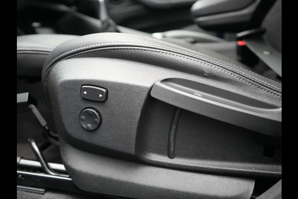 BMW X1 xDrive25e M Sport PHEV 221pk Dealer O.H. | Camera | Sportstoelen & Stuur Verwarmd | Sfeerverlichting | Cruise Control | Navigatie | DAB | 19"L.M | Plug In Hybrid |