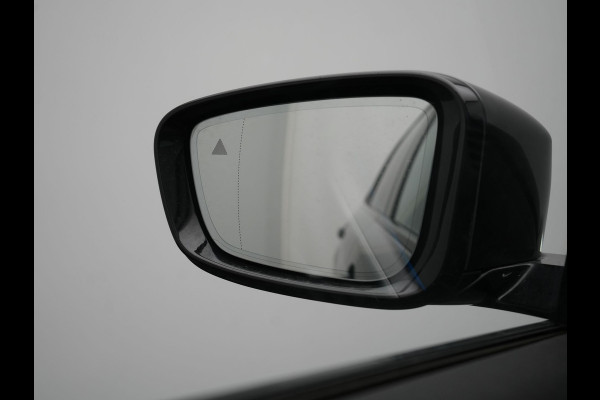 BMW 5 Serie Touring 530e High Executive PHEV 293pk Dealer O.H. Achteras besturing | Trekhaak Af Fabriek | Adaptive Cruise | Camera | Lederen Sportstoelen Memory & Verwarmd | Sfeerverlichting | Stuur Verwarmd | Blis | Apple Carplay | Navigatie | DAB |