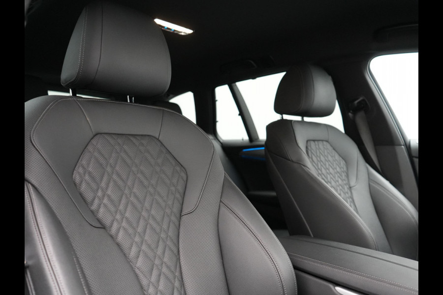 BMW 5 Serie Touring 530e High Executive PHEV 293pk Dealer O.H. Achteras besturing | Trekhaak Af Fabriek | Adaptive Cruise | Camera | Lederen Sportstoelen Memory & Verwarmd | Sfeerverlichting | Stuur Verwarmd | Blis | Apple Carplay | Navigatie | DAB |