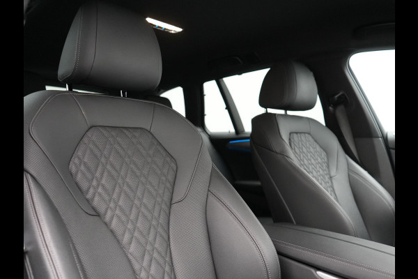BMW 5 Serie Touring 530e High Executive PHEV 293pk Dealer O.H. Achteras besturing | Trekhaak Af Fabriek | Adaptive Cruise | Camera | Lederen Sportstoelen Memory & Verwarmd | Sfeerverlichting | Stuur Verwarmd | Blis | Apple Carplay | Navigatie | DAB |