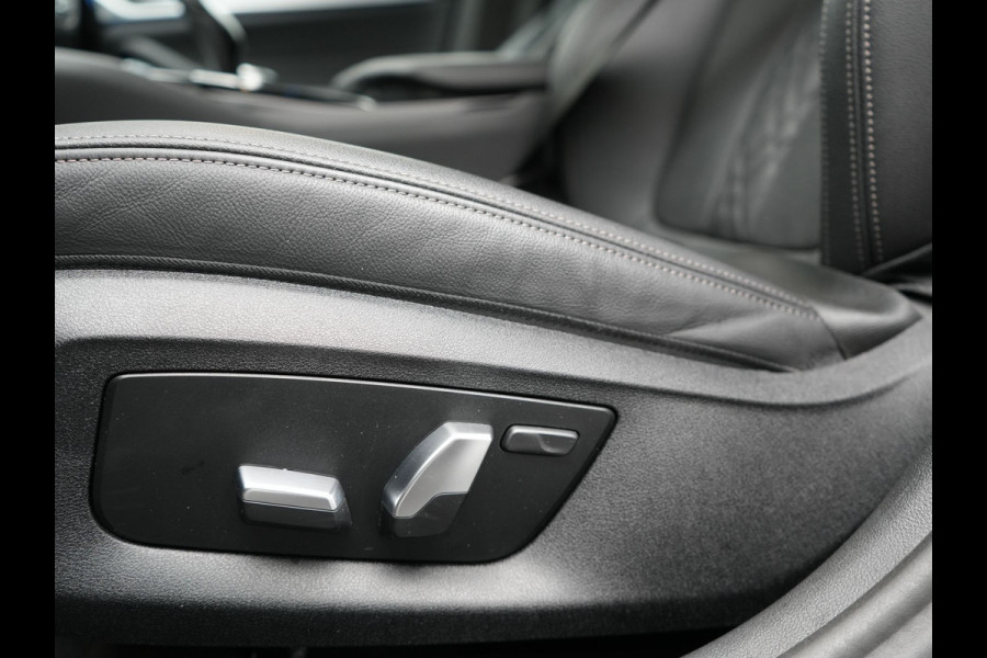 BMW 5 Serie Touring 530e High Executive PHEV 293pk Dealer O.H. Achteras besturing | Trekhaak Af Fabriek | Adaptive Cruise | Camera | Lederen Sportstoelen Memory & Verwarmd | Sfeerverlichting | Stuur Verwarmd | Blis | Apple Carplay | Navigatie | DAB |