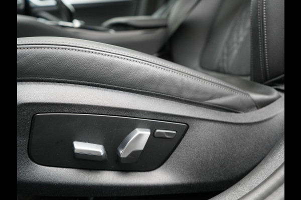 BMW 5 Serie Touring 530e High Executive PHEV 293pk Dealer O.H. Achteras besturing | Trekhaak Af Fabriek | Adaptive Cruise | Camera | Lederen Sportstoelen Memory & Verwarmd | Sfeerverlichting | Stuur Verwarmd | Blis | Apple Carplay | Navigatie | DAB |