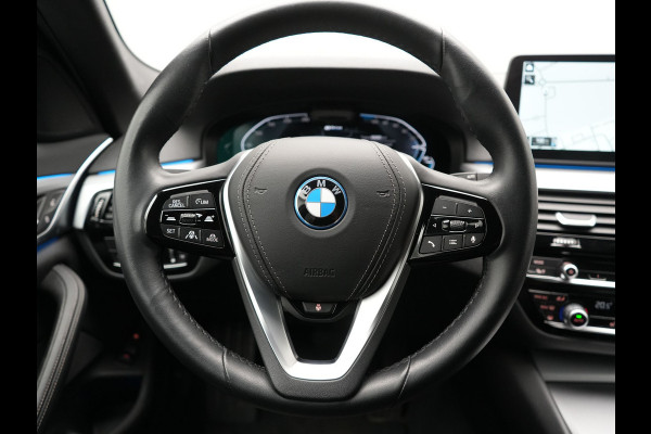 BMW 5 Serie Touring 530e High Executive PHEV 293pk Dealer O.H. Achteras besturing | Trekhaak Af Fabriek | Adaptive Cruise | Camera | Lederen Sportstoelen Memory & Verwarmd | Sfeerverlichting | Stuur Verwarmd | Blis | Apple Carplay | Navigatie | DAB |