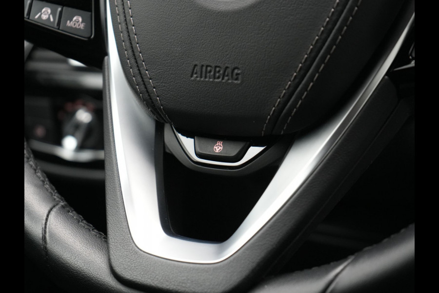 BMW 5 Serie Touring 530e High Executive PHEV 293pk Dealer O.H. Achteras besturing | Trekhaak Af Fabriek | Adaptive Cruise | Camera | Lederen Sportstoelen Memory & Verwarmd | Sfeerverlichting | Stuur Verwarmd | Blis | Apple Carplay | Navigatie | DAB |