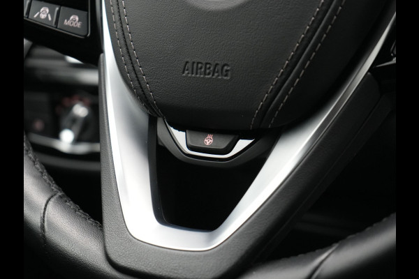 BMW 5 Serie Touring 530e High Executive PHEV 293pk Dealer O.H. Achteras besturing | Trekhaak Af Fabriek | Adaptive Cruise | Camera | Lederen Sportstoelen Memory & Verwarmd | Sfeerverlichting | Stuur Verwarmd | Blis | Apple Carplay | Navigatie | DAB |