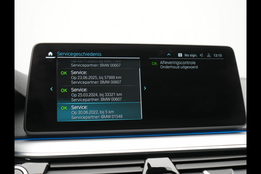 BMW 5 Serie Touring 530e High Executive PHEV 293pk Dealer O.H. Achteras besturing | Trekhaak Af Fabriek | Adaptive Cruise | Camera | Lederen Sportstoelen Memory & Verwarmd | Sfeerverlichting | Stuur Verwarmd | Blis | Apple Carplay | Navigatie | DAB |