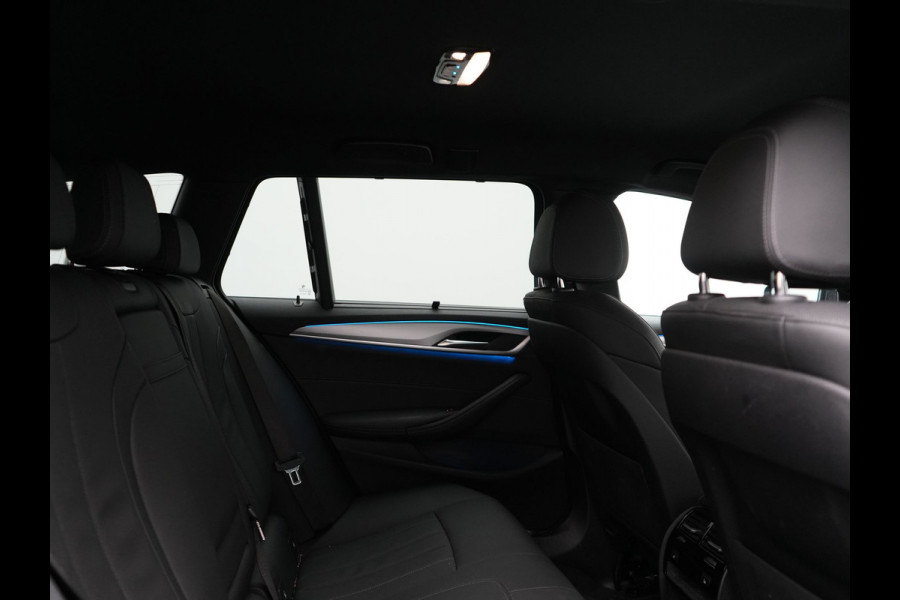 BMW 5 Serie Touring 530e High Executive PHEV 293pk Dealer O.H. Achteras besturing | Trekhaak Af Fabriek | Adaptive Cruise | Camera | Lederen Sportstoelen Memory & Verwarmd | Sfeerverlichting | Stuur Verwarmd | Blis | Apple Carplay | Navigatie | DAB |