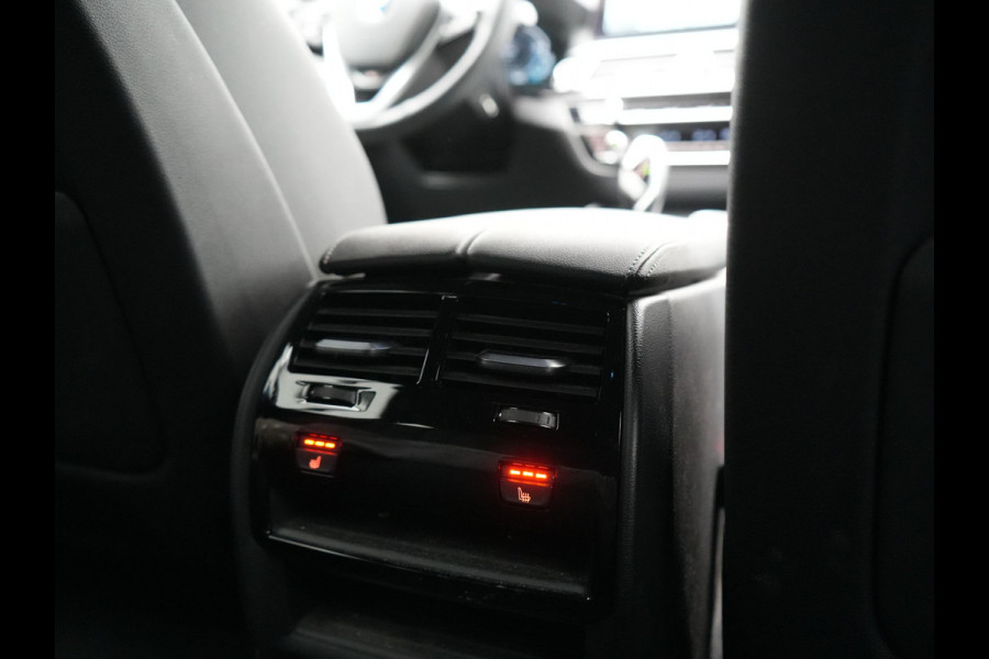 BMW 5 Serie Touring 530e High Executive PHEV 293pk Dealer O.H. Achteras besturing | Trekhaak Af Fabriek | Adaptive Cruise | Camera | Lederen Sportstoelen Memory & Verwarmd | Sfeerverlichting | Stuur Verwarmd | Blis | Apple Carplay | Navigatie | DAB |
