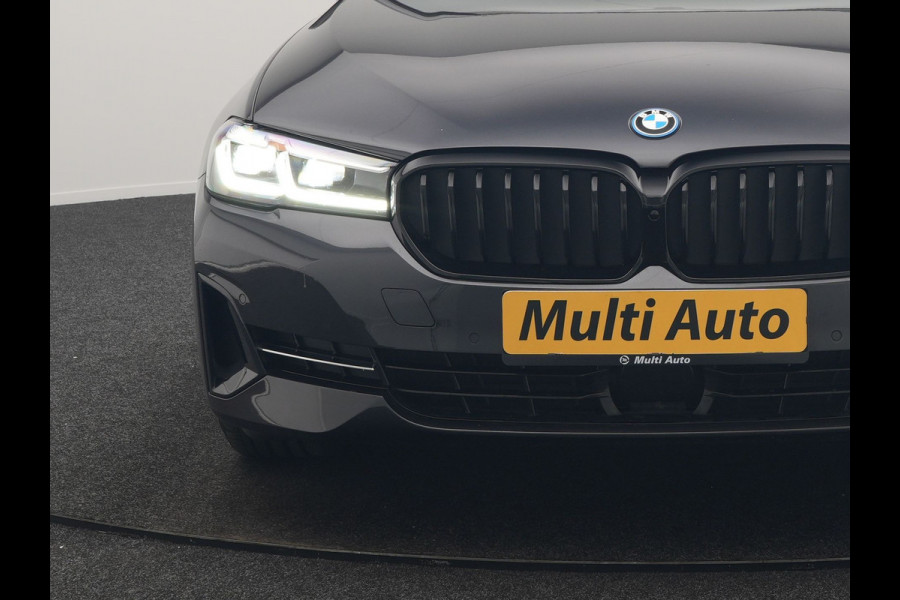 BMW 5 Serie Touring 530e High Executive PHEV 293pk Dealer O.H. Achteras besturing | Trekhaak Af Fabriek | Adaptive Cruise | Camera | Lederen Sportstoelen Memory & Verwarmd | Sfeerverlichting | Stuur Verwarmd | Blis | Apple Carplay | Navigatie | DAB |