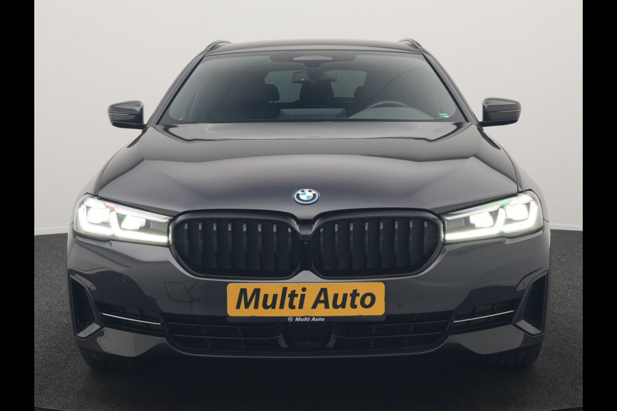 BMW 5 Serie Touring 530e High Executive PHEV 293pk Dealer O.H. Achteras besturing | Trekhaak Af Fabriek | Adaptive Cruise | Camera | Lederen Sportstoelen Memory & Verwarmd | Sfeerverlichting | Stuur Verwarmd | Blis | Apple Carplay | Navigatie | DAB |