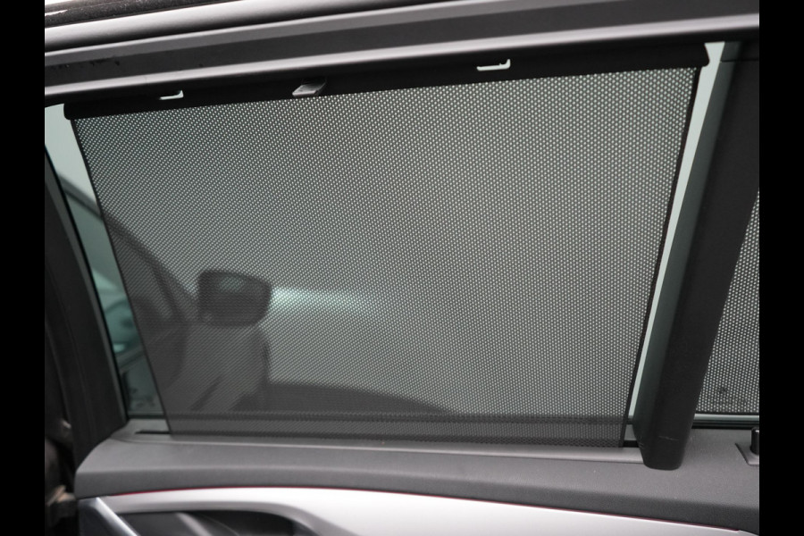 BMW 5 Serie Touring 530e High Executive PHEV 293pk Dealer O.H. Achteras besturing | Trekhaak Af Fabriek | Adaptive Cruise | Camera | Lederen Sportstoelen Memory & Verwarmd | Sfeerverlichting | Stuur Verwarmd | Blis | Apple Carplay | Navigatie | DAB |