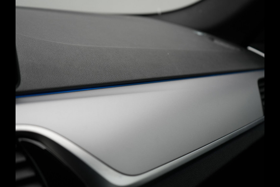 BMW 5 Serie Touring 530e High Executive PHEV 293pk Dealer O.H. Achteras besturing | Trekhaak Af Fabriek | Adaptive Cruise | Camera | Lederen Sportstoelen Memory & Verwarmd | Sfeerverlichting | Stuur Verwarmd | Blis | Apple Carplay | Navigatie | DAB |