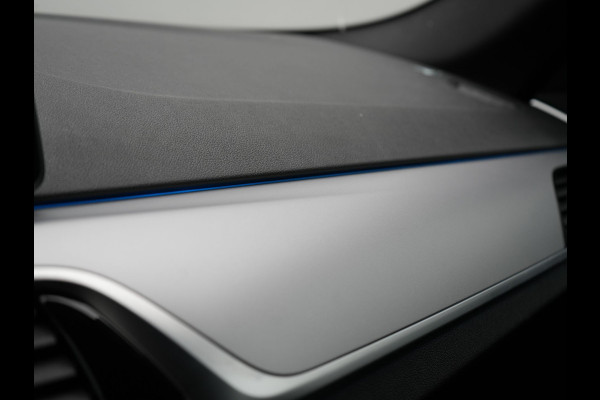 BMW 5 Serie Touring 530e High Executive PHEV 293pk Dealer O.H. Achteras besturing | Trekhaak Af Fabriek | Adaptive Cruise | Camera | Lederen Sportstoelen Memory & Verwarmd | Sfeerverlichting | Stuur Verwarmd | Blis | Apple Carplay | Navigatie | DAB |