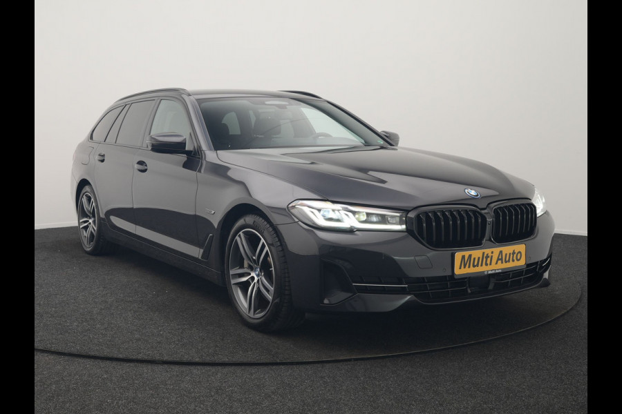 BMW 5 Serie Touring 530e High Executive PHEV 293pk Dealer O.H. Achteras besturing | Trekhaak Af Fabriek | Adaptive Cruise | Camera | Lederen Sportstoelen Memory & Verwarmd | Sfeerverlichting | Stuur Verwarmd | Blis | Apple Carplay | Navigatie | DAB |