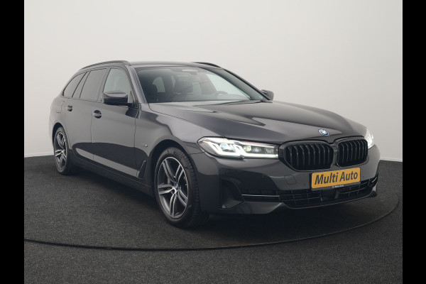 BMW 5 Serie Touring 530e High Executive PHEV 293pk Dealer O.H. Achteras besturing | Trekhaak Af Fabriek | Adaptive Cruise | Camera | Lederen Sportstoelen Memory & Verwarmd | Sfeerverlichting | Stuur Verwarmd | Blis | Apple Carplay | Navigatie | DAB |