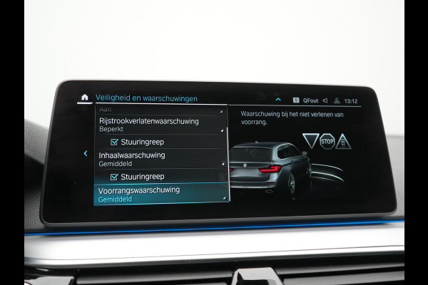 BMW 5 Serie Touring 530e High Executive PHEV 293pk Dealer O.H. Achteras besturing | Trekhaak Af Fabriek | Adaptive Cruise | Camera | Lederen Sportstoelen Memory & Verwarmd | Sfeerverlichting | Stuur Verwarmd | Blis | Apple Carplay | Navigatie | DAB |