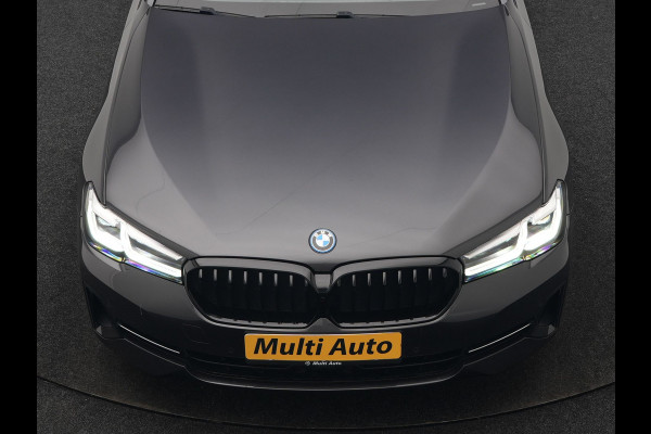 BMW 5 Serie Touring 530e High Executive PHEV 293pk Dealer O.H. Achteras besturing | Trekhaak Af Fabriek | Adaptive Cruise | Camera | Lederen Sportstoelen Memory & Verwarmd | Sfeerverlichting | Stuur Verwarmd | Blis | Apple Carplay | Navigatie | DAB |