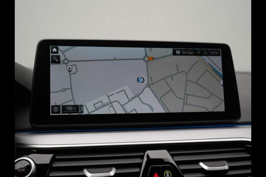 BMW 5 Serie Touring 530e High Executive PHEV 293pk Dealer O.H. Achteras besturing | Trekhaak Af Fabriek | Adaptive Cruise | Camera | Lederen Sportstoelen Memory & Verwarmd | Sfeerverlichting | Stuur Verwarmd | Blis | Apple Carplay | Navigatie | DAB |