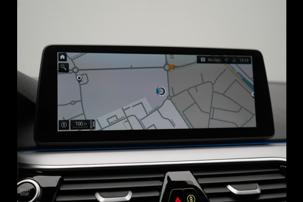 BMW 5 Serie Touring 530e High Executive PHEV 293pk Dealer O.H. Achteras besturing | Trekhaak Af Fabriek | Adaptive Cruise | Camera | Lederen Sportstoelen Memory & Verwarmd | Sfeerverlichting | Stuur Verwarmd | Blis | Apple Carplay | Navigatie | DAB |