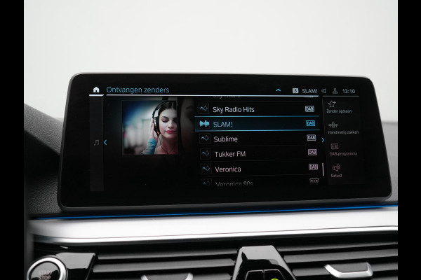 BMW 5 Serie Touring 530e High Executive PHEV 293pk Dealer O.H. Achteras besturing | Trekhaak Af Fabriek | Adaptive Cruise | Camera | Lederen Sportstoelen Memory & Verwarmd | Sfeerverlichting | Stuur Verwarmd | Blis | Apple Carplay | Navigatie | DAB |