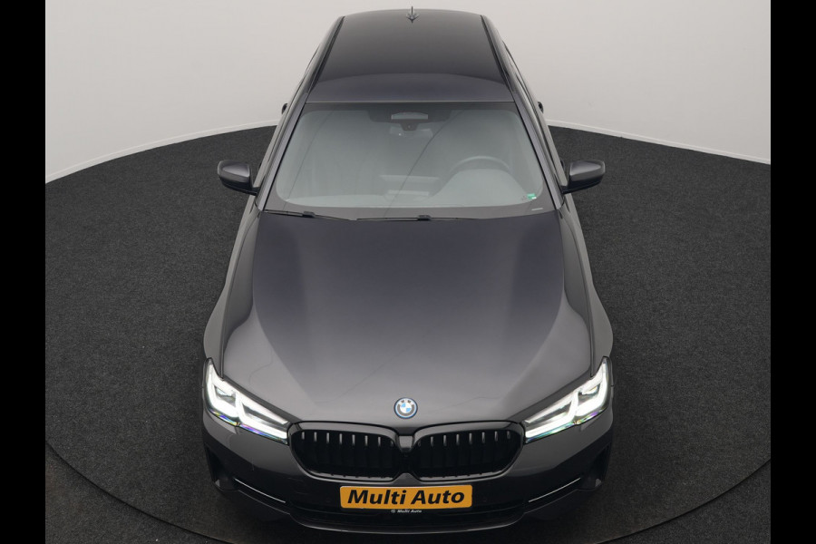 BMW 5 Serie Touring 530e High Executive PHEV 293pk Dealer O.H. Achteras besturing | Trekhaak Af Fabriek | Adaptive Cruise | Camera | Lederen Sportstoelen Memory & Verwarmd | Sfeerverlichting | Stuur Verwarmd | Blis | Apple Carplay | Navigatie | DAB |